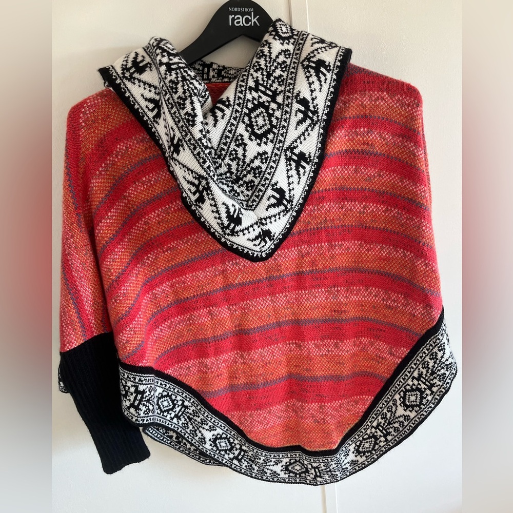 Women's Patterned Poncho with Sleeves
